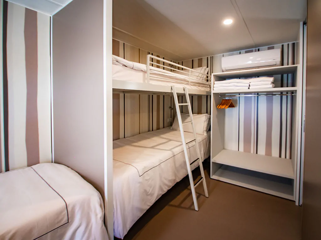 camping-arena-stoja-camping-villa-interior-kids-bedroom
