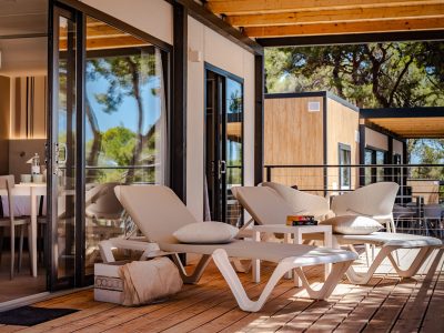 camping-arena-stoja-camping-villa-interior-terrace