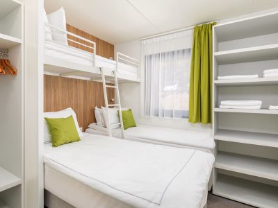 camping-arena-stoja-deluxe-camping-villa-sea-view-interior-bedroom-i
