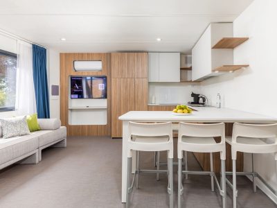 camping-arena-stoja-deluxe-camping-villa-sea-view-interior-kitchen-living-room