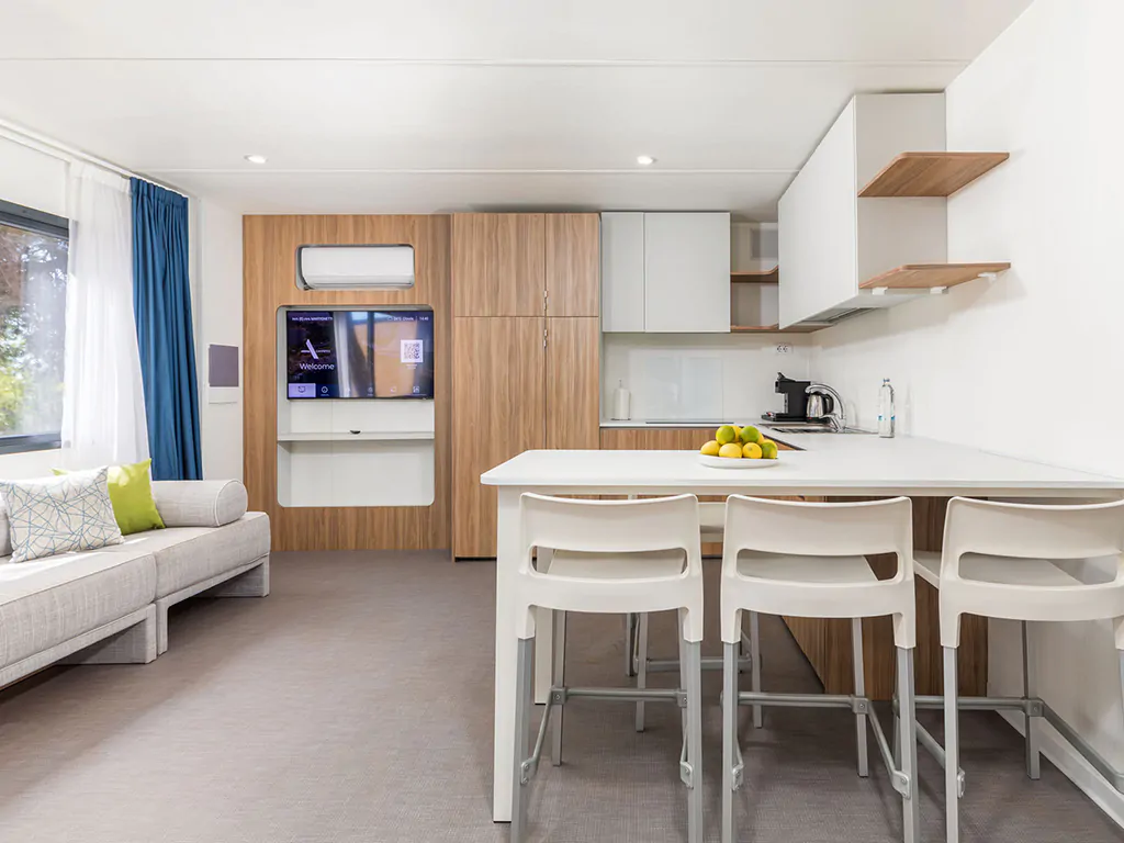 camping-arena-stoja-deluxe-camping-villa-sea-view-interior-kitchen-living-room