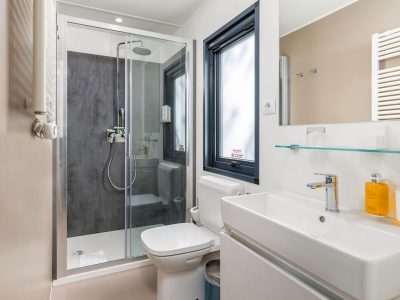 camping-stoja-camping-villa-sea-view-interior-bathroom-i