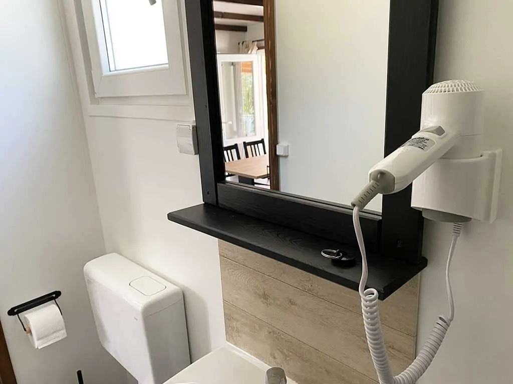 campsite-piccolo-mobile-homes-bathroom