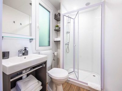 campsite-porton-biondi-mobile-homes-bathroom