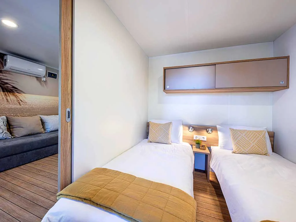 campsite-porton-biondi-mobile-homes-bedroom