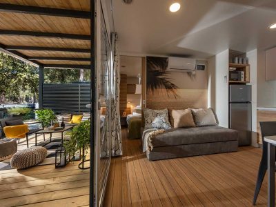 campsite-porton-biondi-mobile-homes-terrace-and-interior