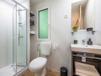 campsite-porton-biondi-mobile-homes-with-pool-bathroom