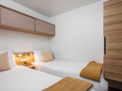 campsite-porton-biondi-mobile-homes-with-pool-bedroom