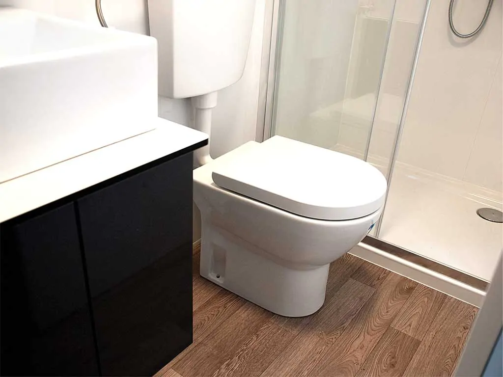 campsite-village-zrmanja-lux-mobile-homes-bathroom-i