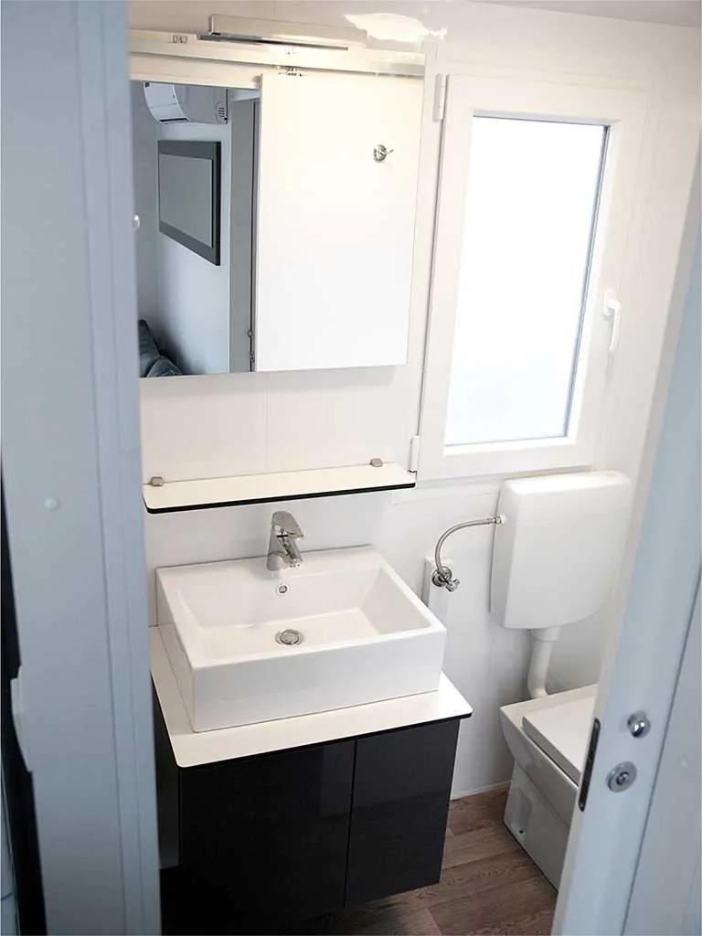 campsite-village-zrmanja-lux-mobile-homes-bathroom
