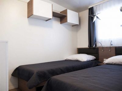 campsite-village-zrmanja-lux-mobile-homes-bedroom