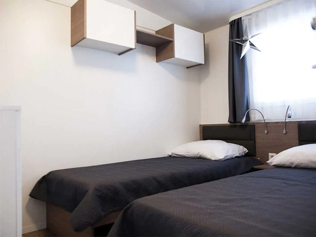 campsite-village-zrmanja-lux-mobile-homes-bedroom