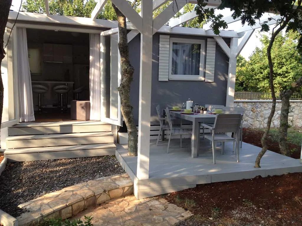 campsite-village-zrmanja-lux-mobile-homes-exterior-i
