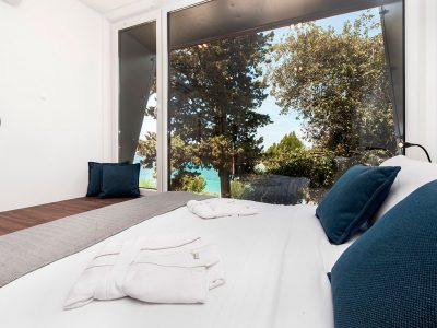 porton-biondi-nature-hideouts-mobile-family-bedroom-seaview-ii