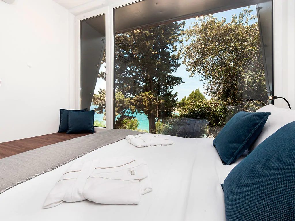 porton-biondi-nature-hideouts-mobile-family-bedroom-seaview-ii