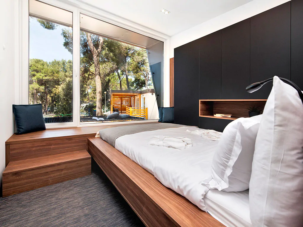 porton-biondi-nature-hideouts-mobile-homes-couple-double-bedroom