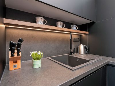 porton-biondi-nature-hideouts-mobile-homes-couple-interior-kitchen