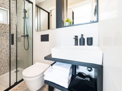 porton-biondi-nature-hideouts-mobile-homes-family-interior-bathroom-ii