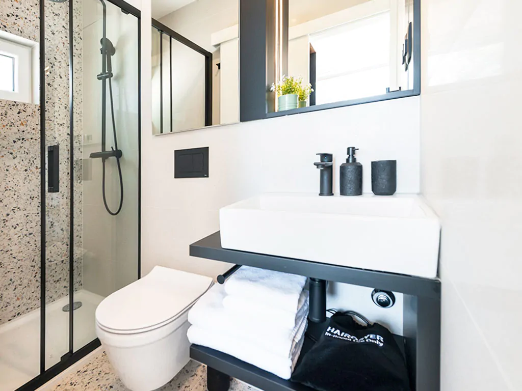 porton-biondi-nature-hideouts-mobile-homes-family-interior-bathroom-ii