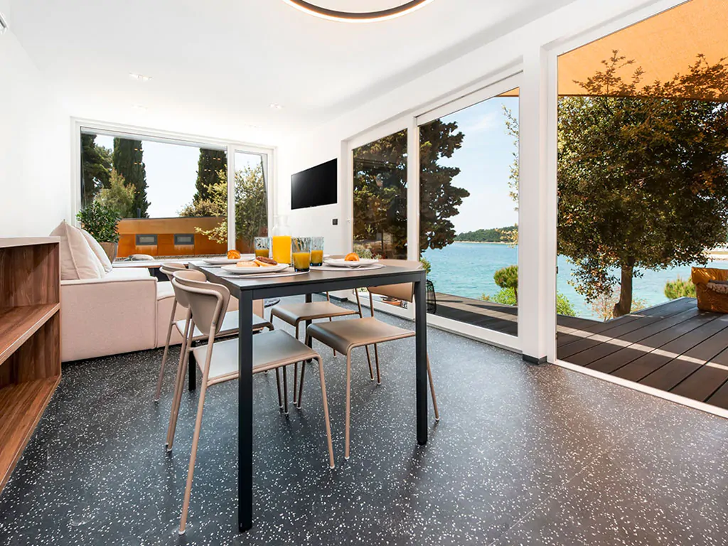 porton-biondi-nature-hideouts-mobile-homes-family-interior-seaview