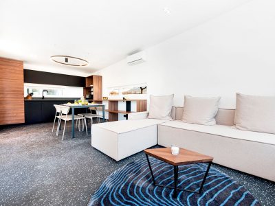porton-biondi-nature-hideouts-mobile-homes-family-living-room-kitchen