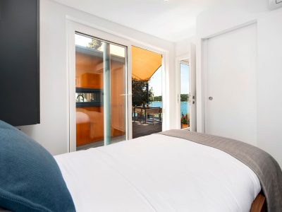 porton-biondi-nature-hideouts-mobile-homes-family-single-bed-seaview