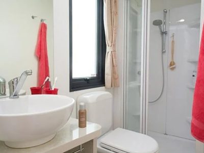 amadra-park-sibenik-mobile-home-comfort-interior-bathroom