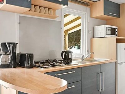 amadra-park-sibenik-mobile-home-comfort-interior-kitchen