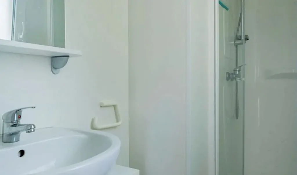 amadria-park-camping-sibenik-comfort-interior-bathroom