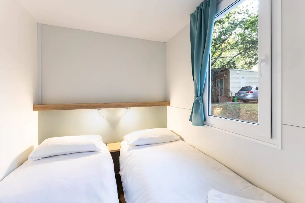 camping-bijela-uvala-premium-lounge-bedroom-i1