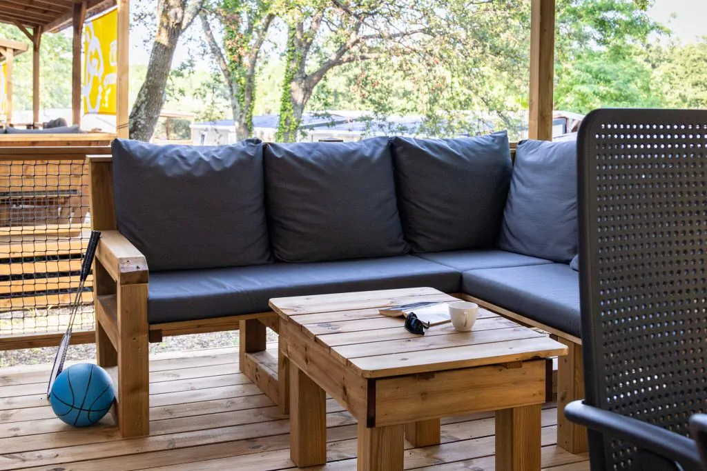camping-bijela-uvala-premium-lounge-exterior1