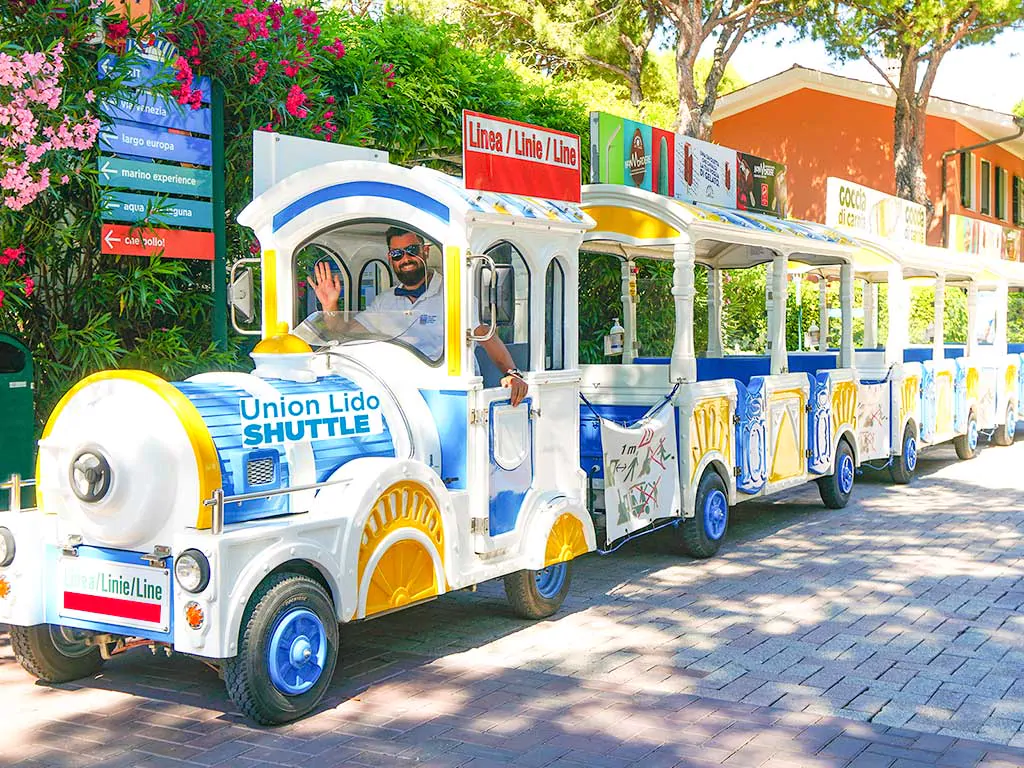 camping-union-lido-park-and-resort-campsite-train