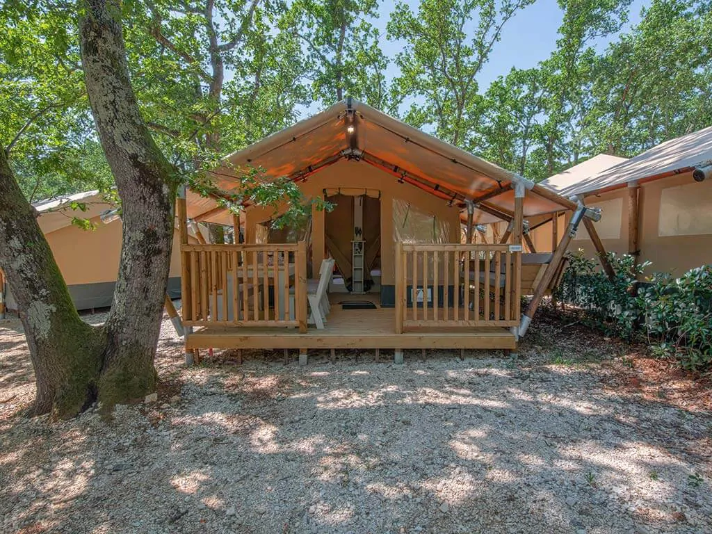 equipped-tent-glamping-exterior-4