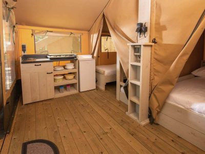 equipped-tent-glamping-interior-2-3