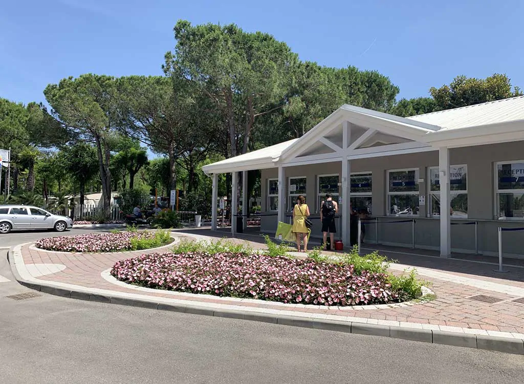 santangelo-village-campsite-reception