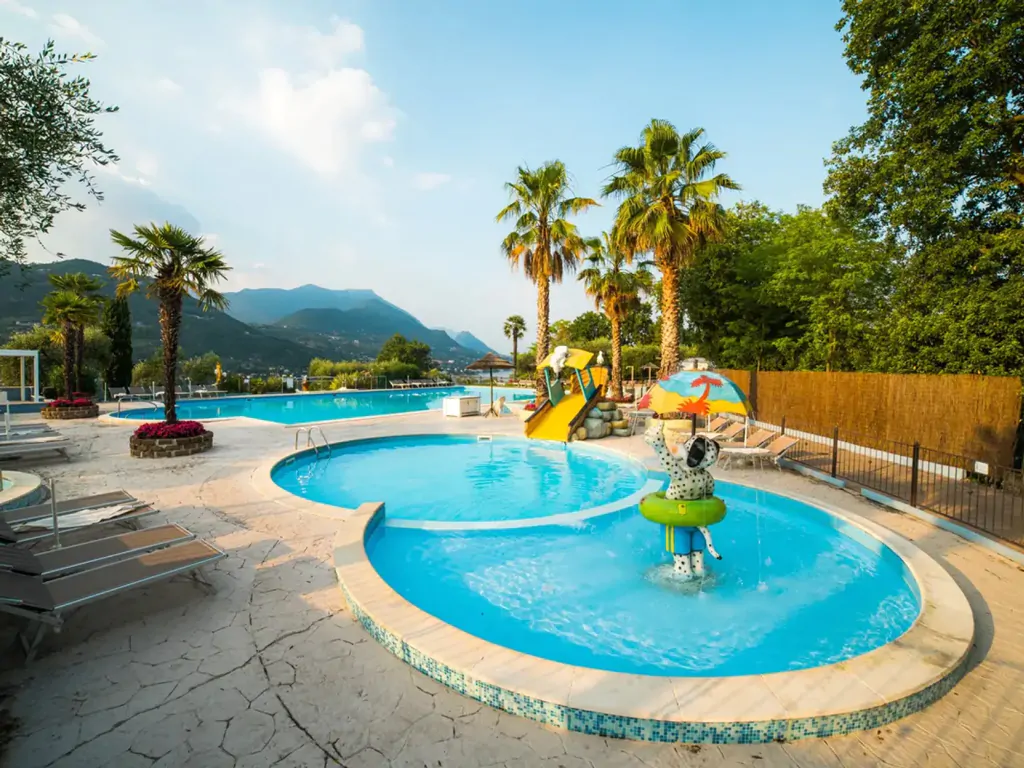 weekend-glamping-resort-exterior-kids-pool-ii