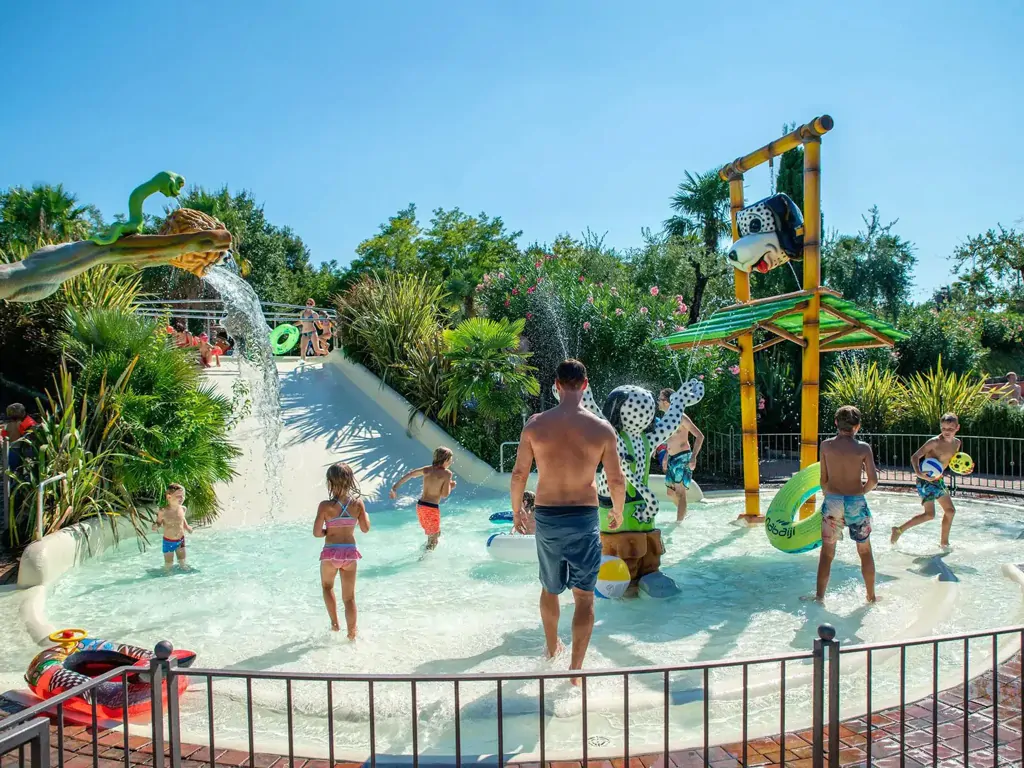 weekend-glamping-resort-exterior-kids-pool