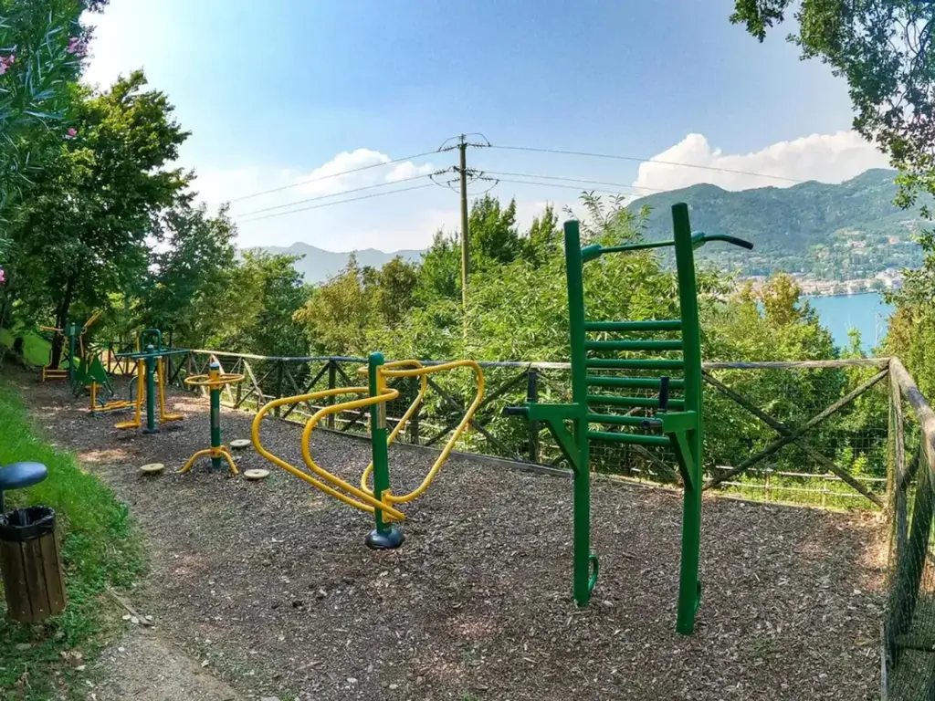 weekend-glamping-resort-exterior-kids-playground