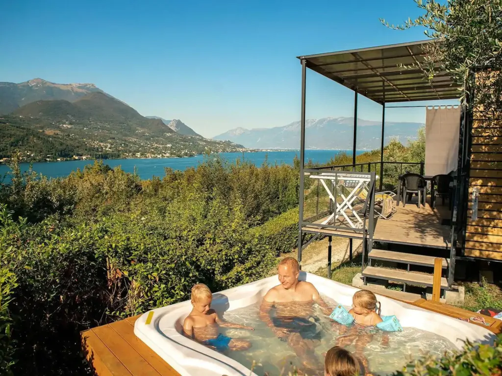 weekend-glamping-resort-exterior-mobile-home-jacuzzi
