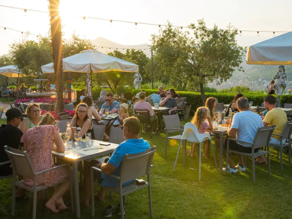 weekend-glamping-resort-exterior-restaurant-bar-ii