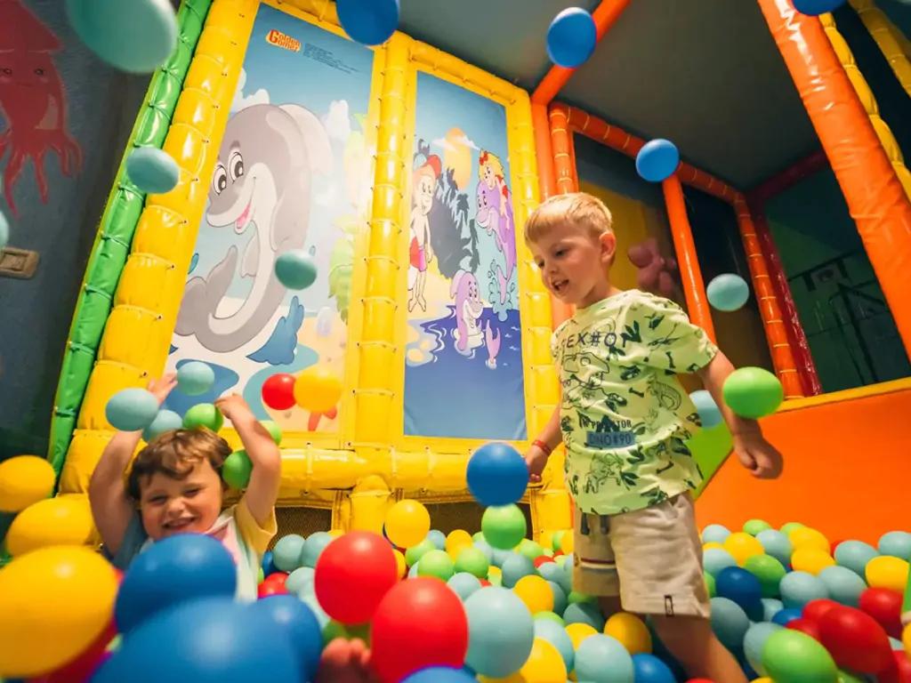 weekend-glamping-resort-interior-kids-playing