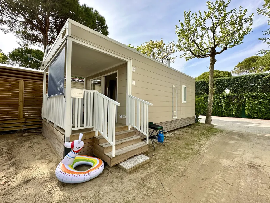 union-lido-park-resort-estivo-compact-exterior-front-view