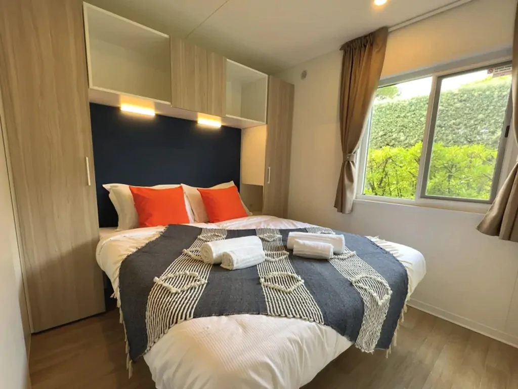 union-lido-park-resort-estivo-compact-interior-double-bed