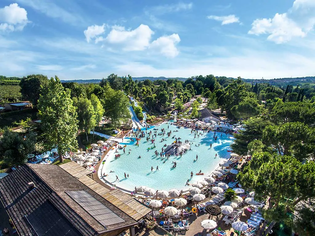 altominicio-camping-pool-airview