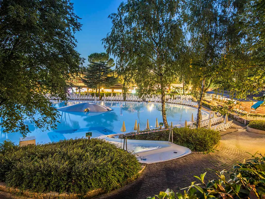 altominicio-camping-pool-area