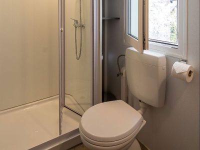 amadria-park-sibenik-premium-beach-mobile-home-interior-bathroom