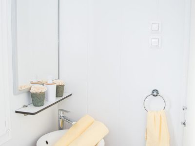 big-bear-plitvice-resort-bathroom-interior-of-mobile-home-superior-luxe-vii
