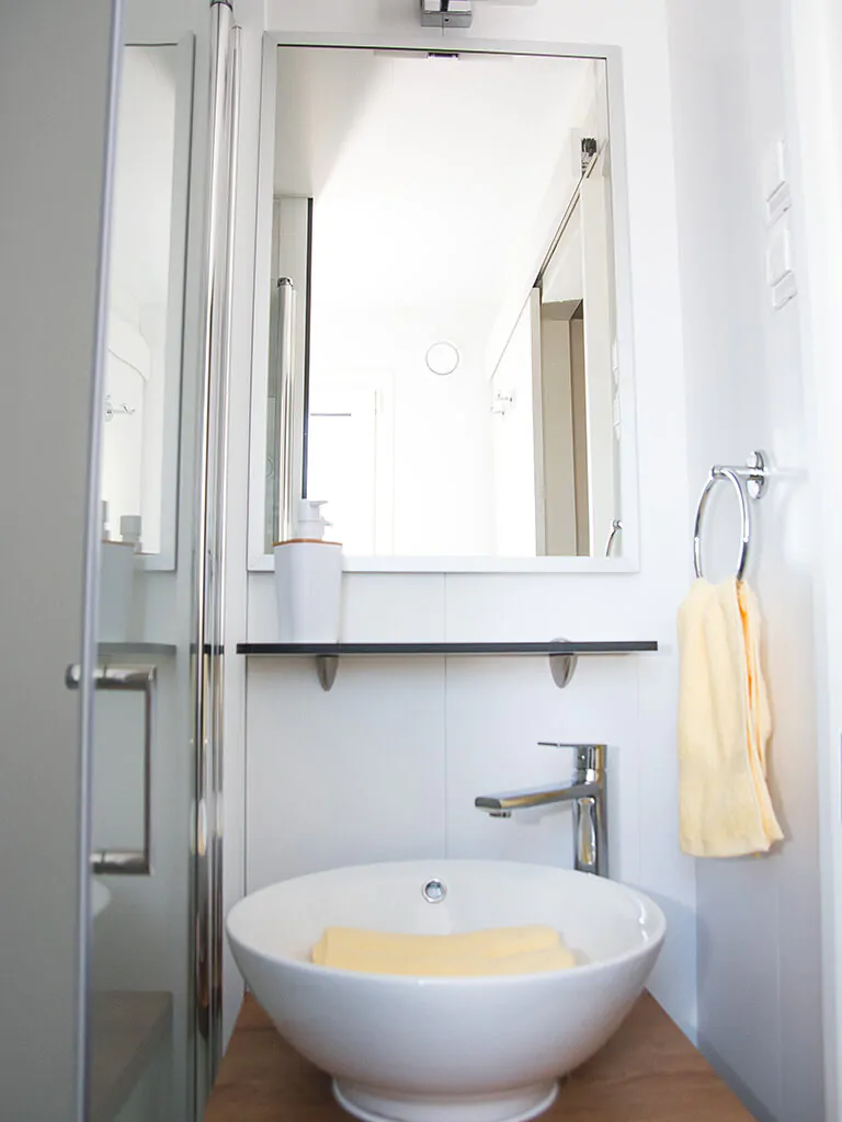 big-bear-plitvice-resort-bathroom-interior-of-mobile-home-superior-luxe