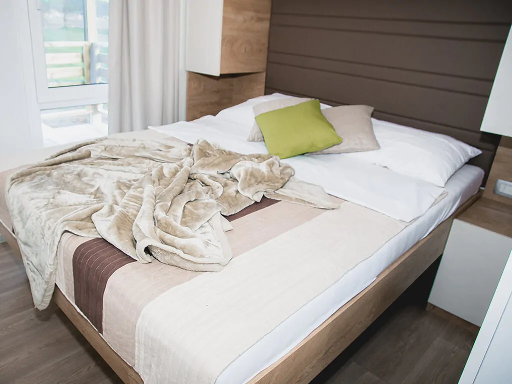 big-bear-plitvice-resort-bedroom-interior-of-mobile-home-superior-luxe