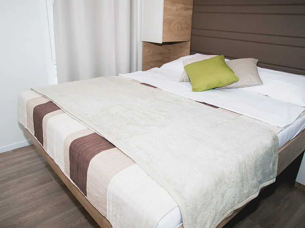 big-bear-plitvice-resort-bedroom-interior-of-mobile-home-superior-luxe-i